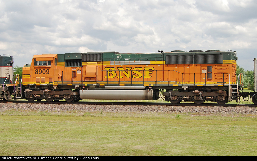 BNSF 8909